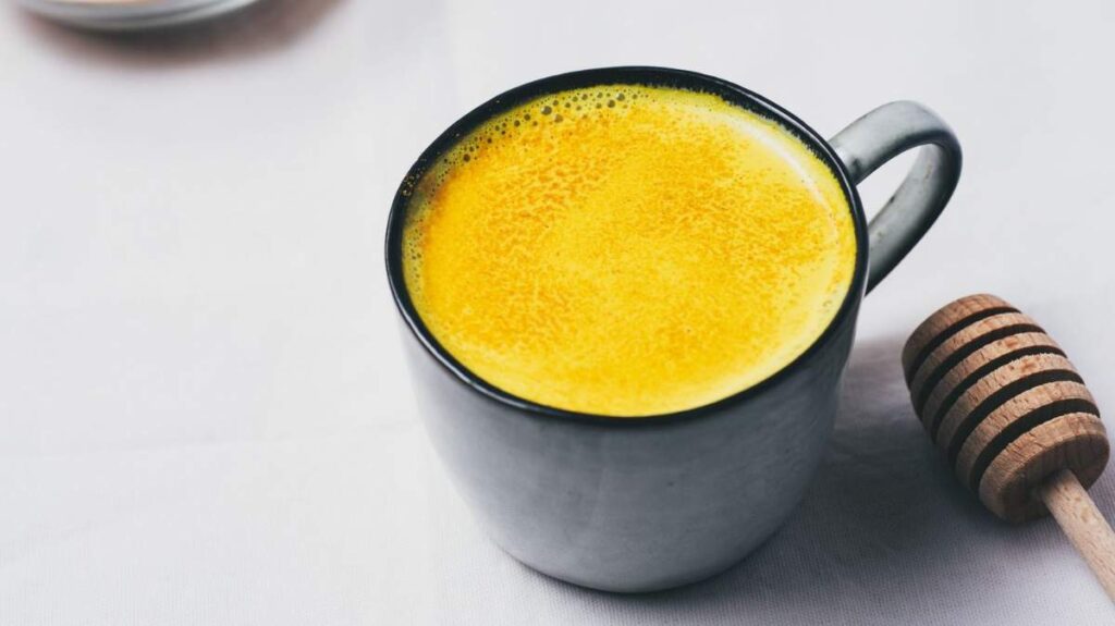 Haldi Aur Warm Milk